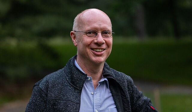 Thomas Hollweck SJ
